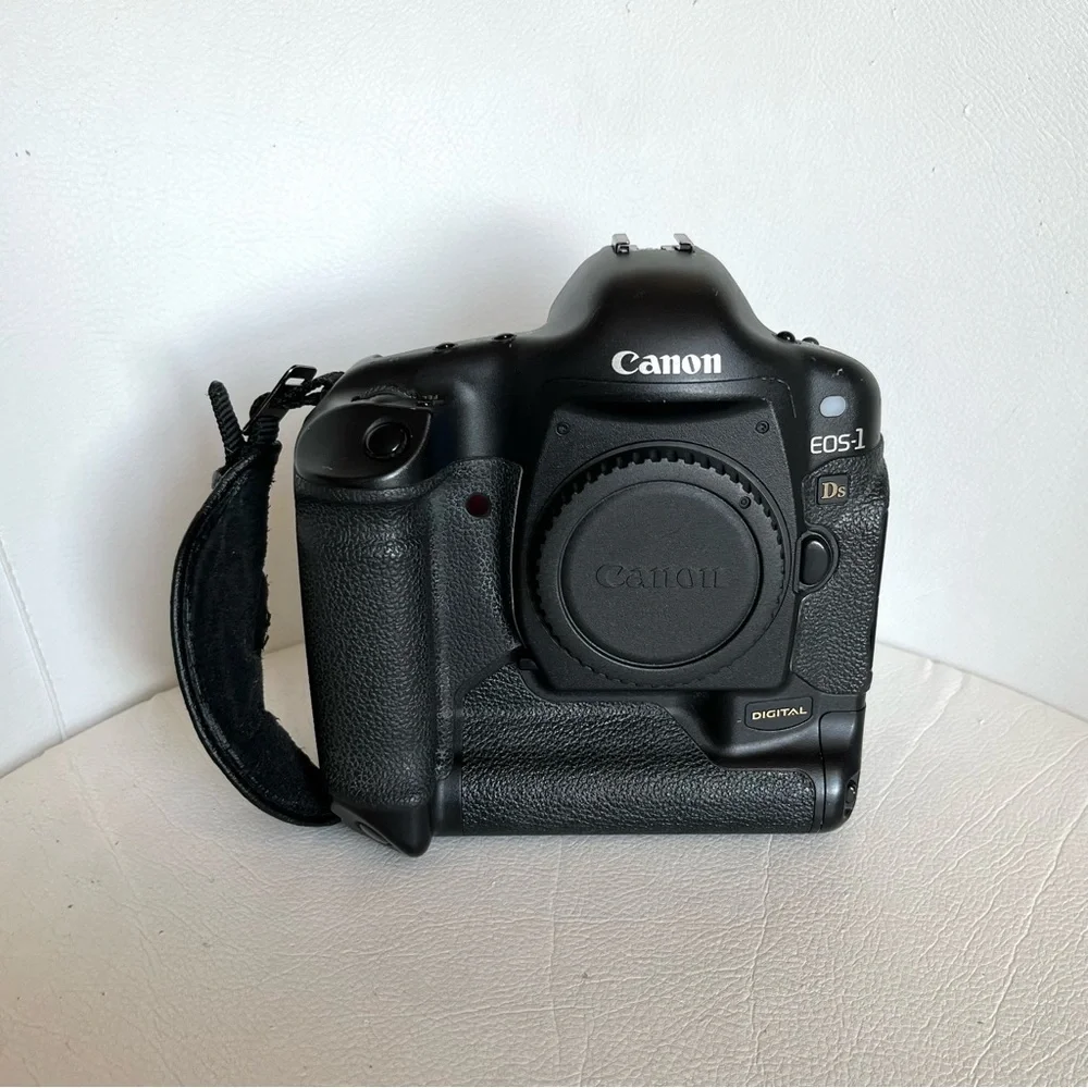 ▇ Vintage Canon EOS 1Ds Camera Body